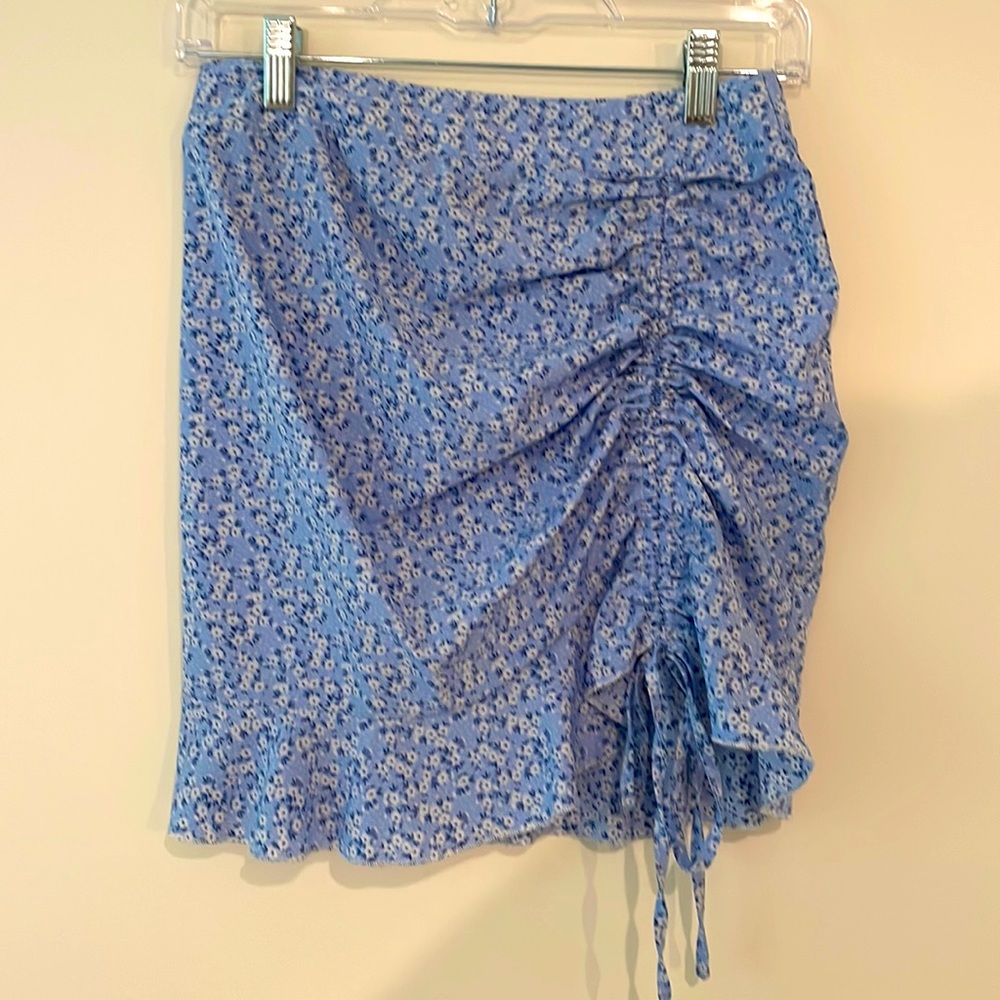 Adjustable length cinch skirt